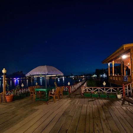 โกลู กรุ๊ป อฟ เฮาส์โบ๊ต Hotel ศรีนาการ์ ภายนอก รูปภาพ