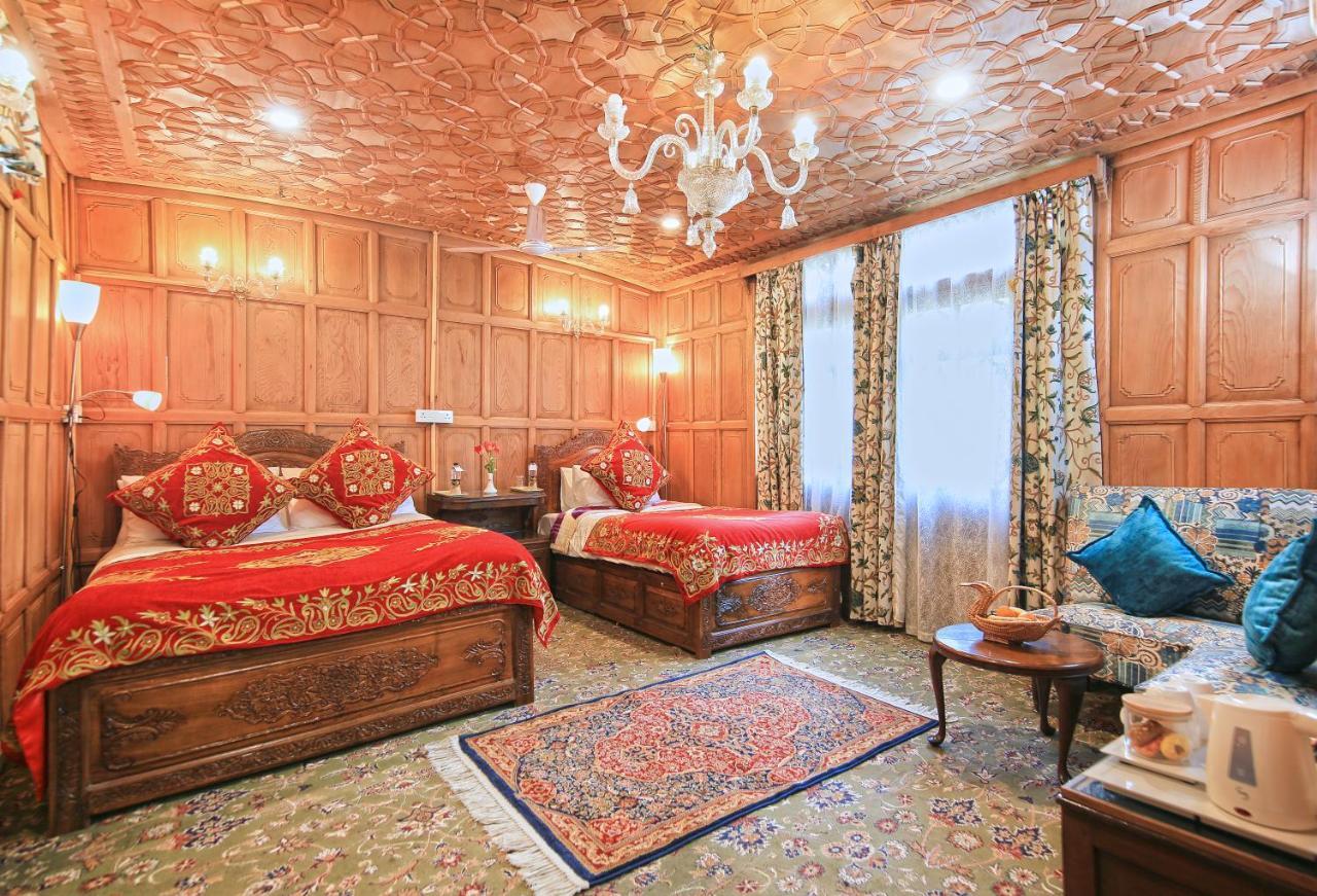 โกลู กรุ๊ป อฟ เฮาส์โบ๊ต Hotel ศรีนาการ์ ภายนอก รูปภาพ
